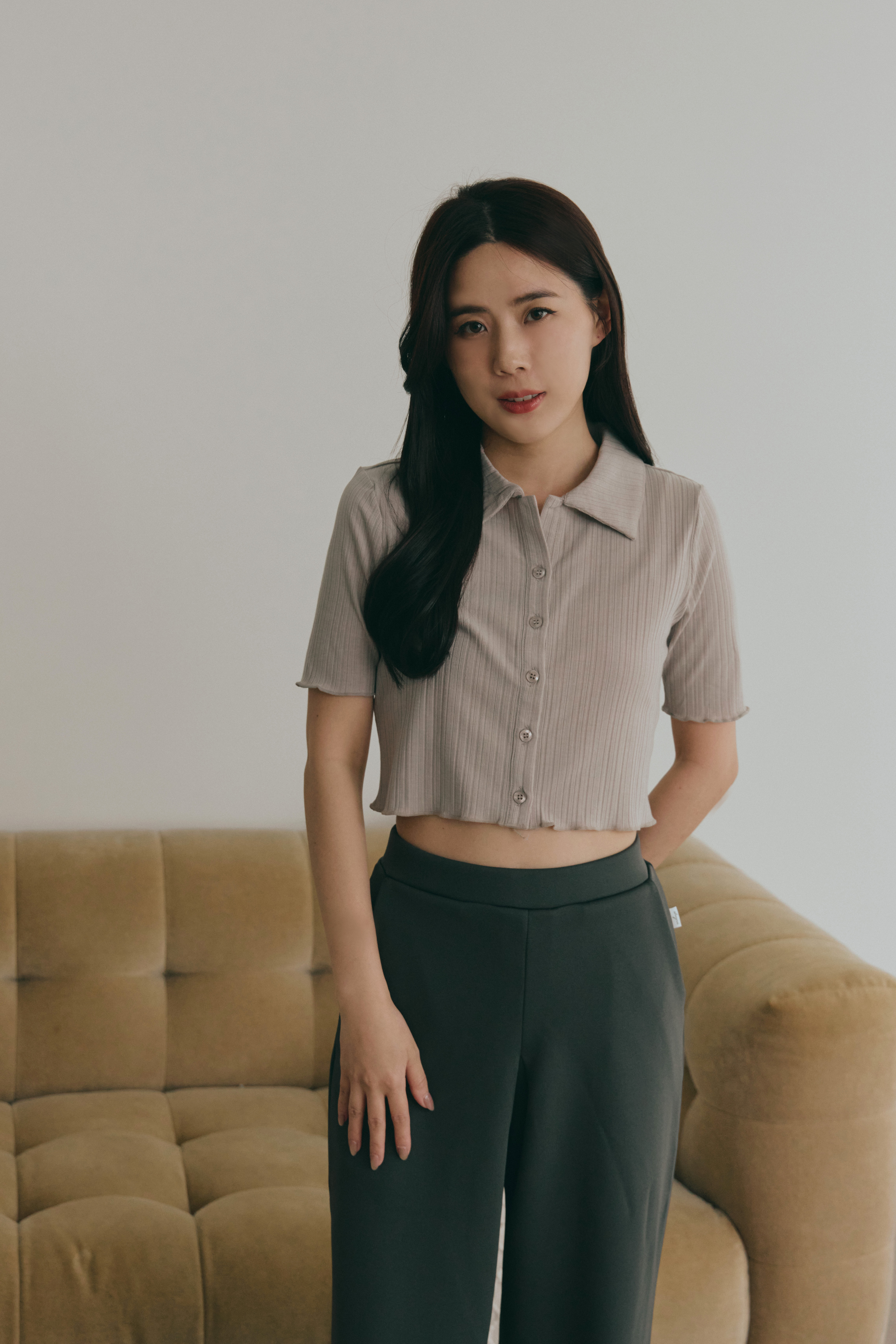 開領針織短版襯衫- 米杏