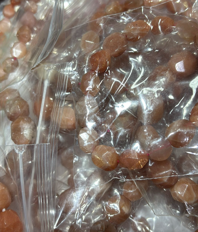 250822 - B66 隨機尺寸原石橙月光手串