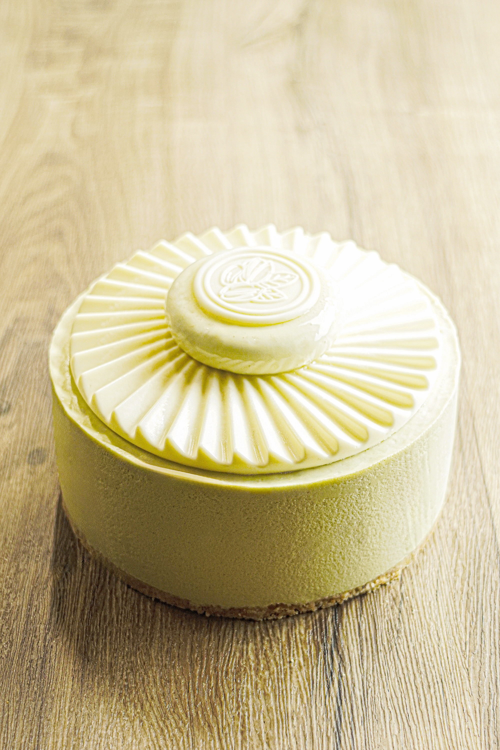 開心果紅桑子慕士蛋糕 (2磅 15cm)