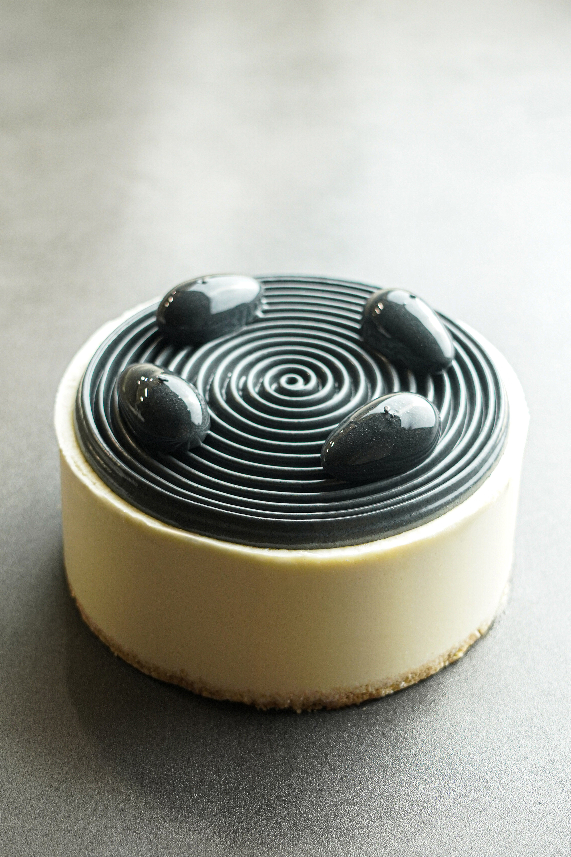 豆腐黑芝麻麻糬慕士蛋糕 (2磅 15cm)