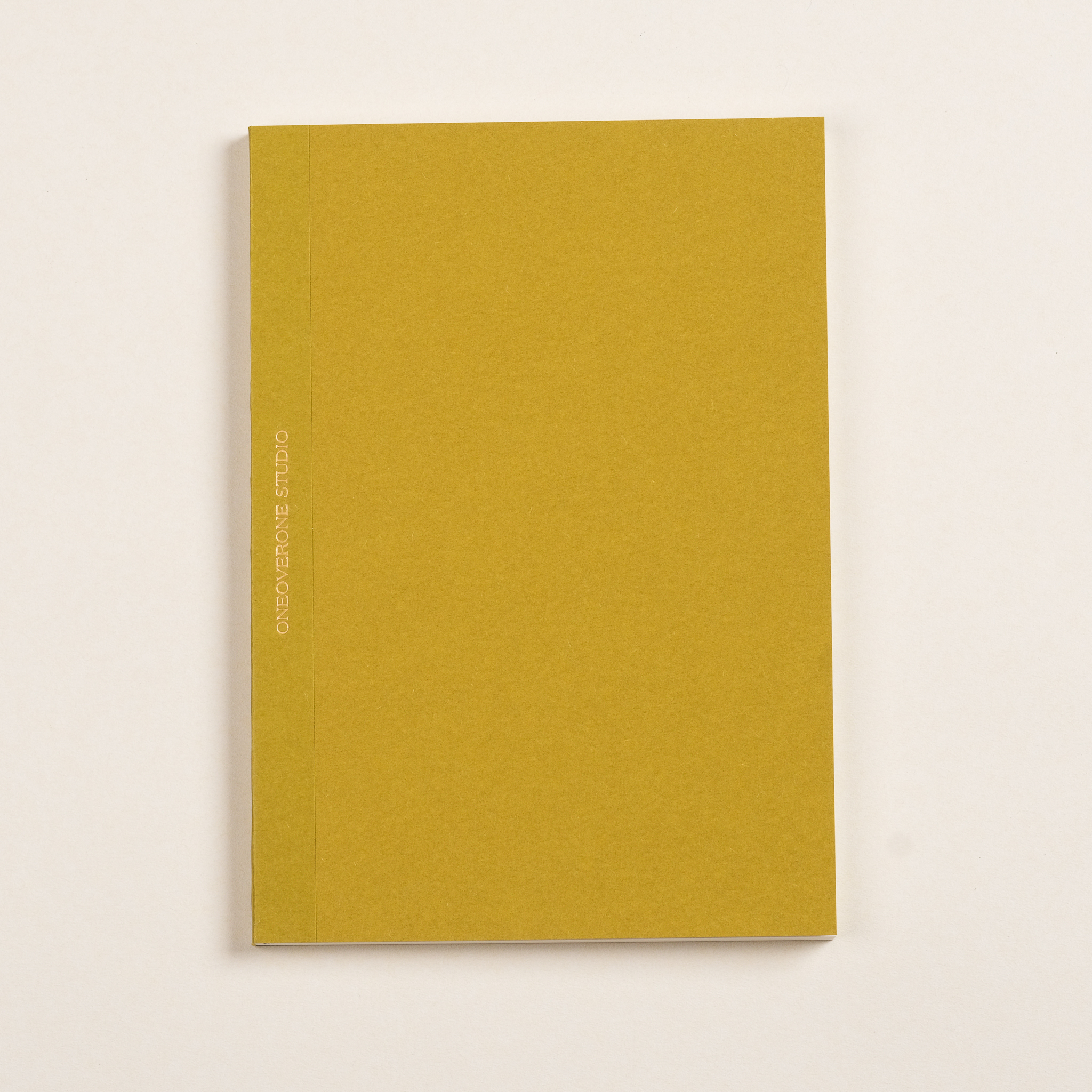 米色68磅 / 4mm方格 巴川紙筆記本 / A5-經典黃綠 / 一分之一工作室 臺灣