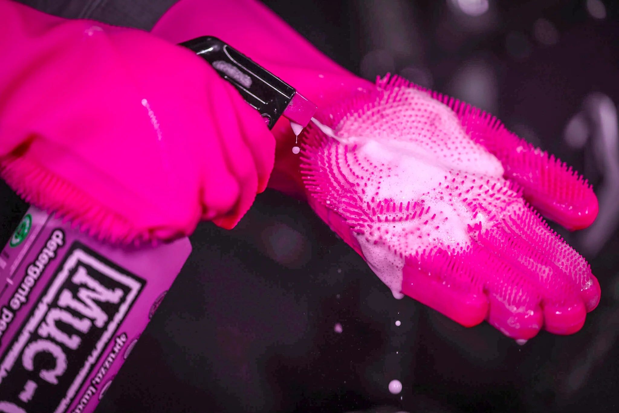 Muc-off-Deep Scrubber Gloves