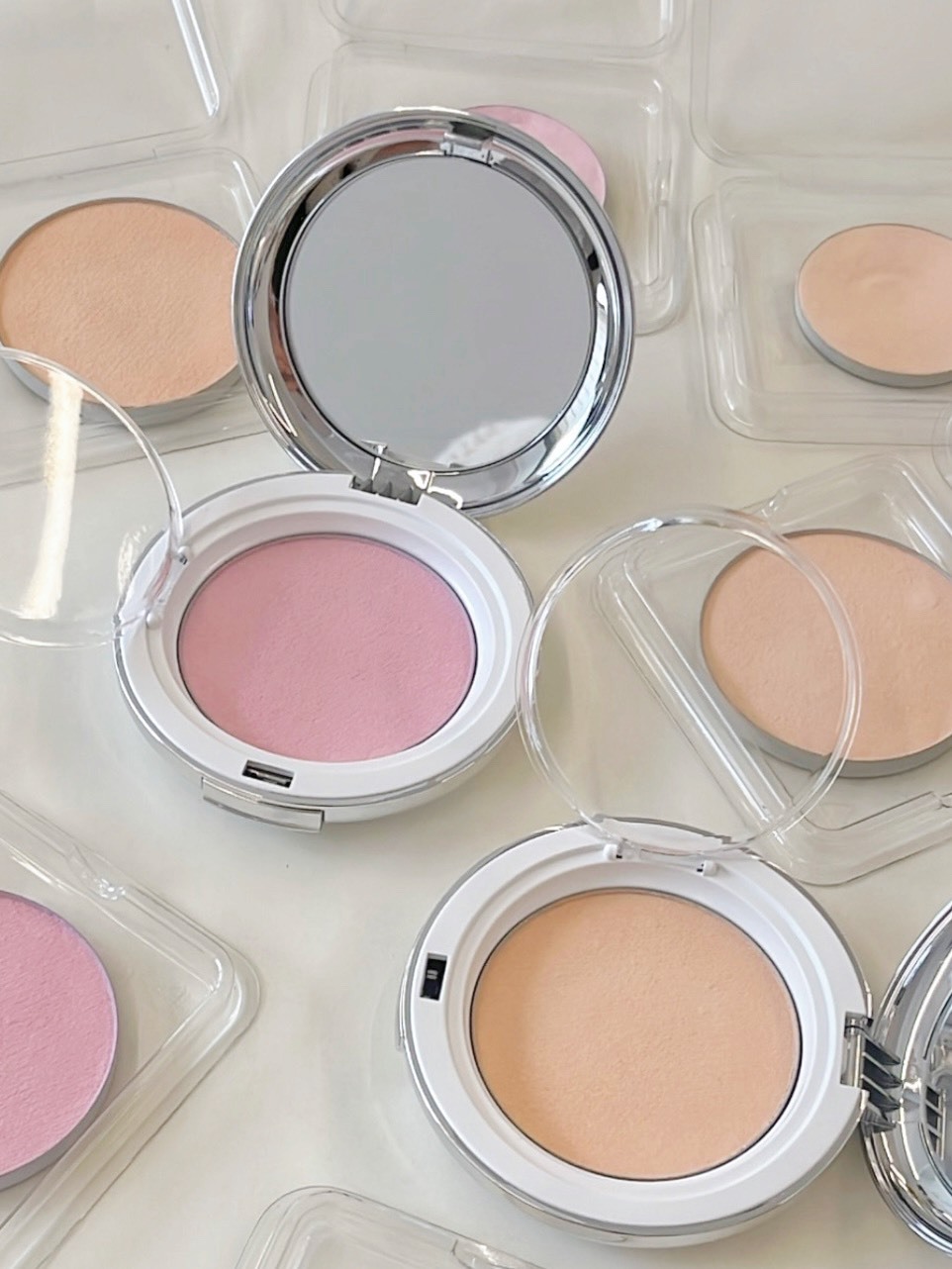 <快速出貨> KEEP IN TOUCH 柔霧雲朵定妝粉餅 三色