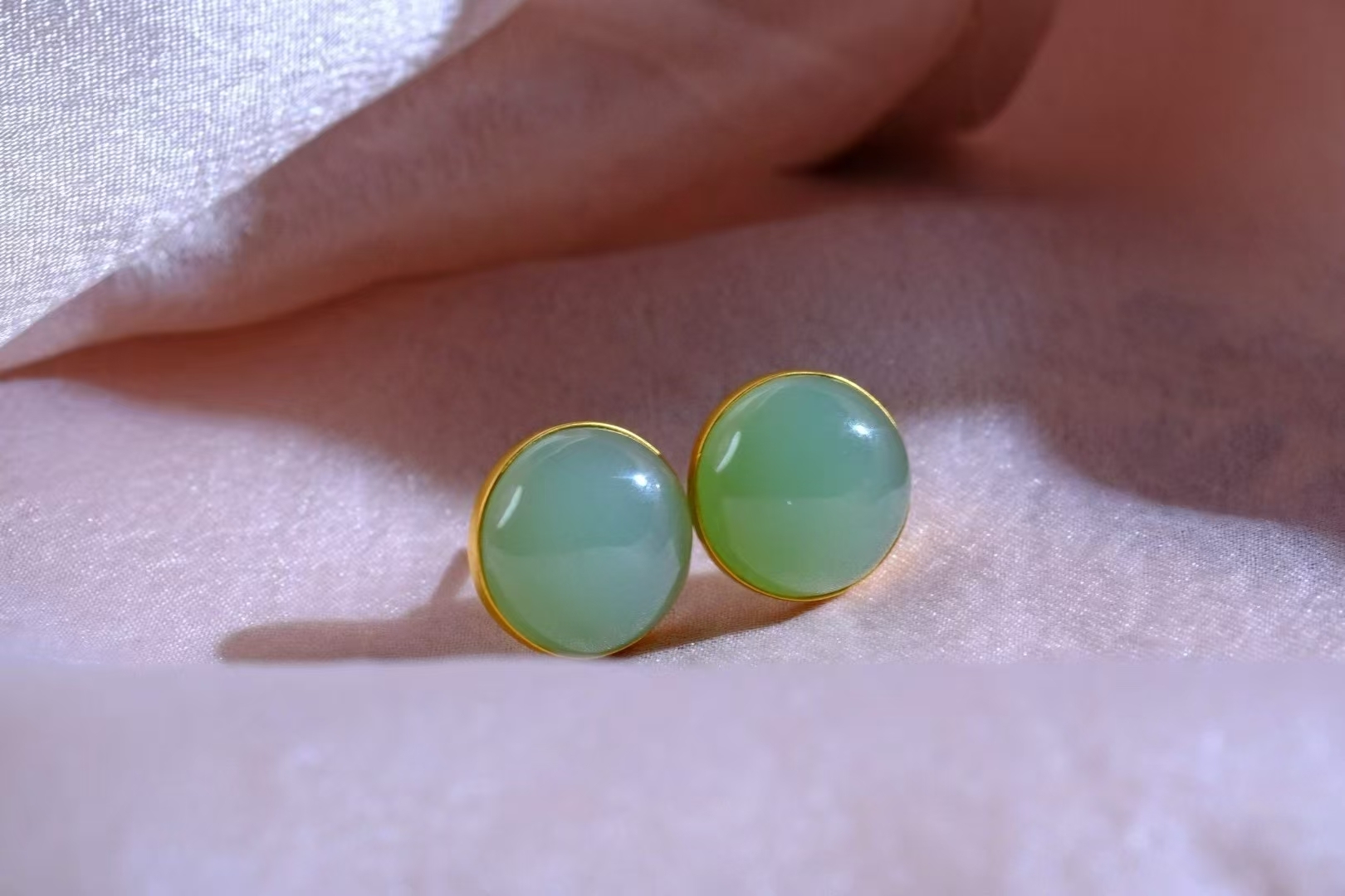 726721 和田玉粉青果凍料耳釘