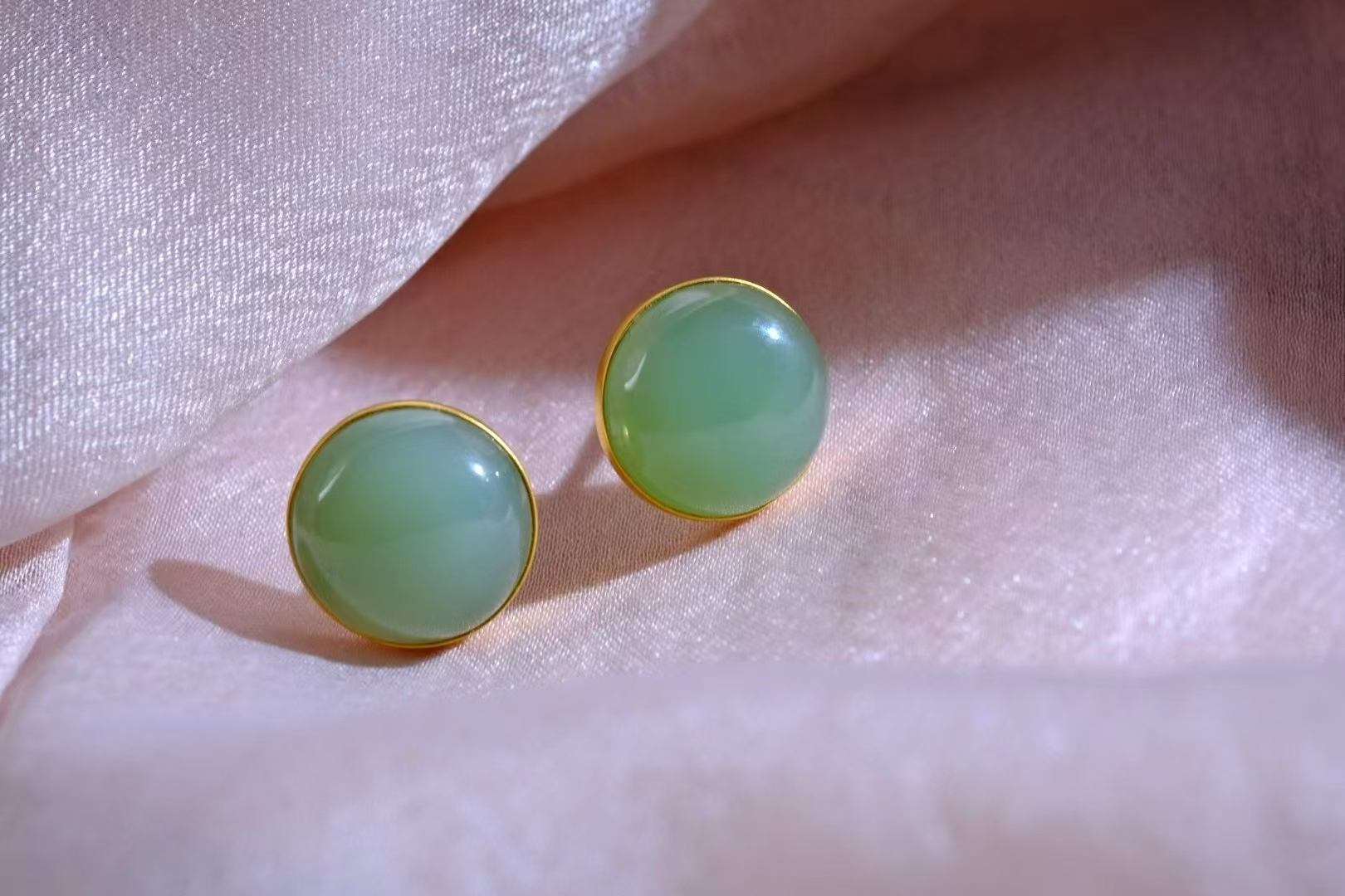 726721 和田玉粉青果凍料耳釘