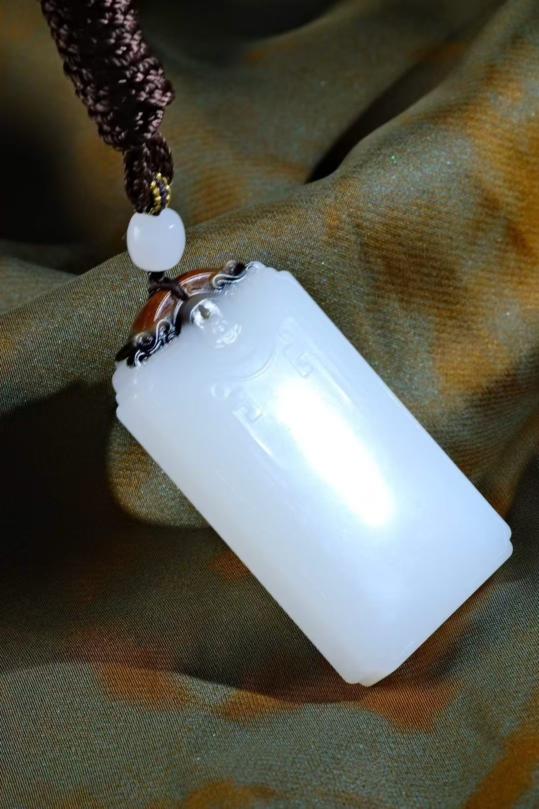 726724 和田玉羊脂黑紅皮三色無事​牌