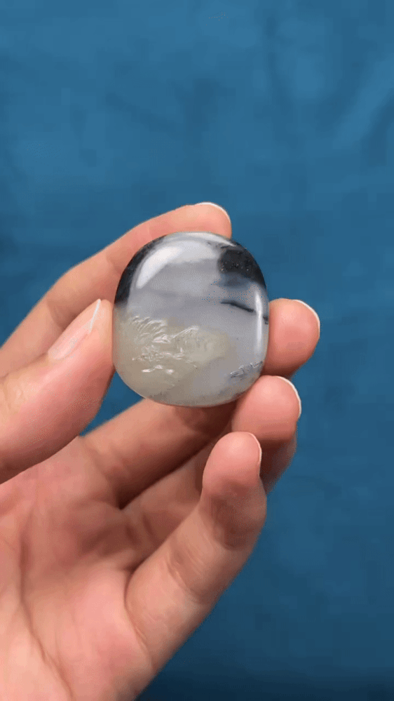 726229 和田玉籽料墨溪山