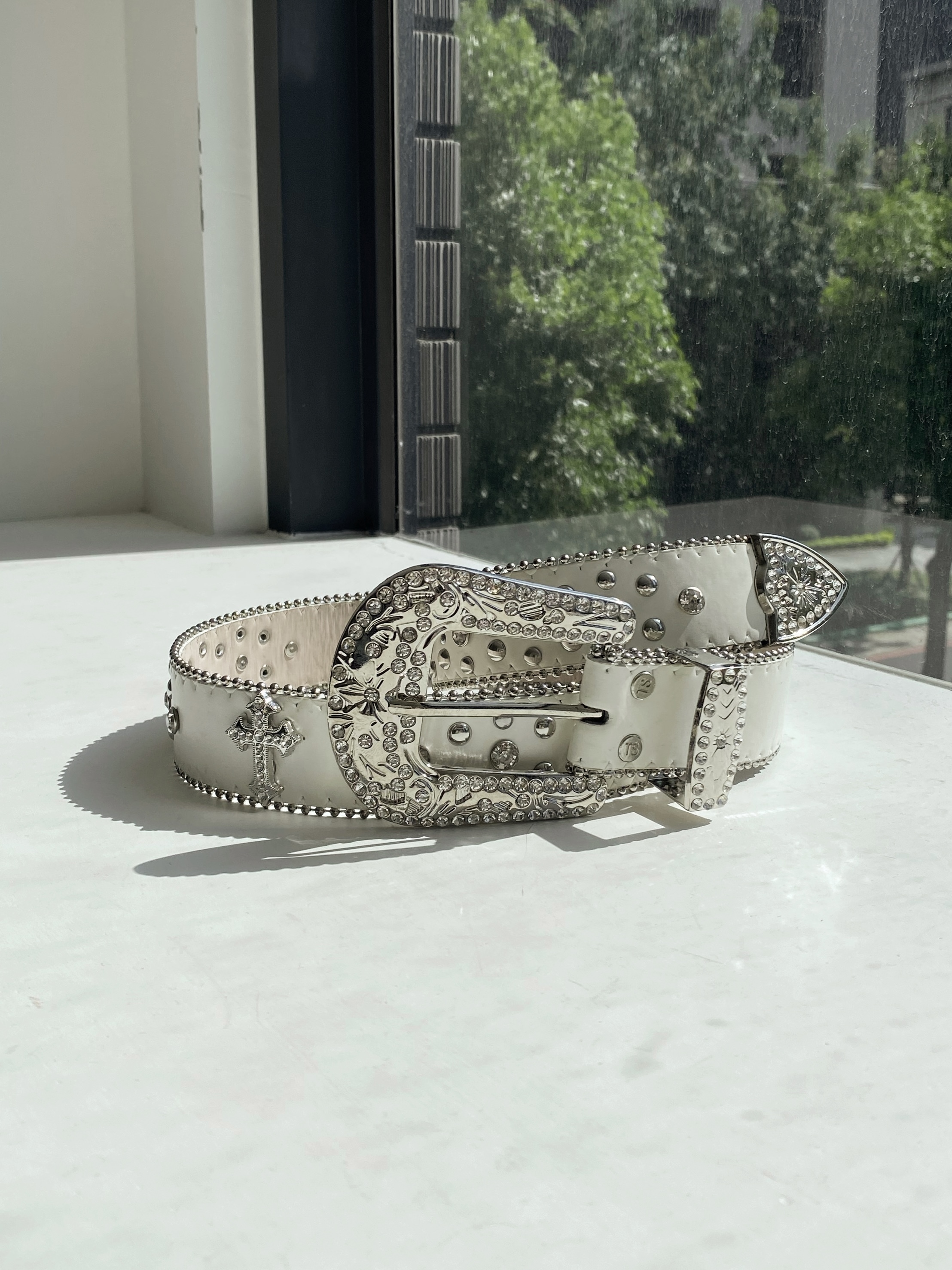 水鑽十字架寬版白色皮帶