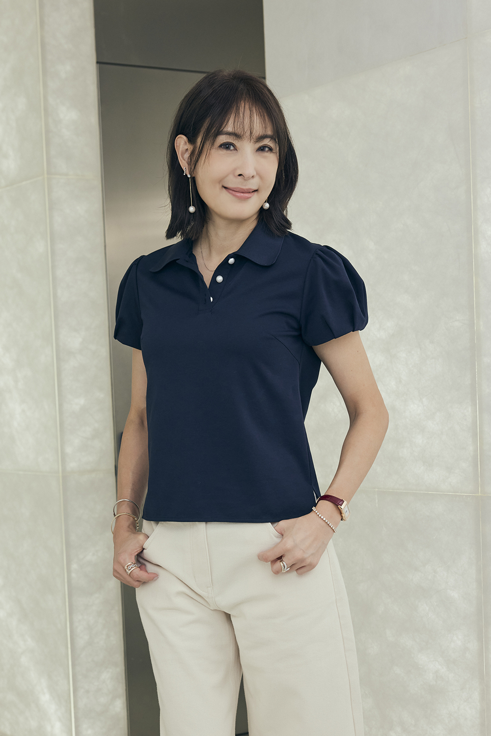 CH聯名系列-氣質澎袖珍珠釦POLO上衣-深藍