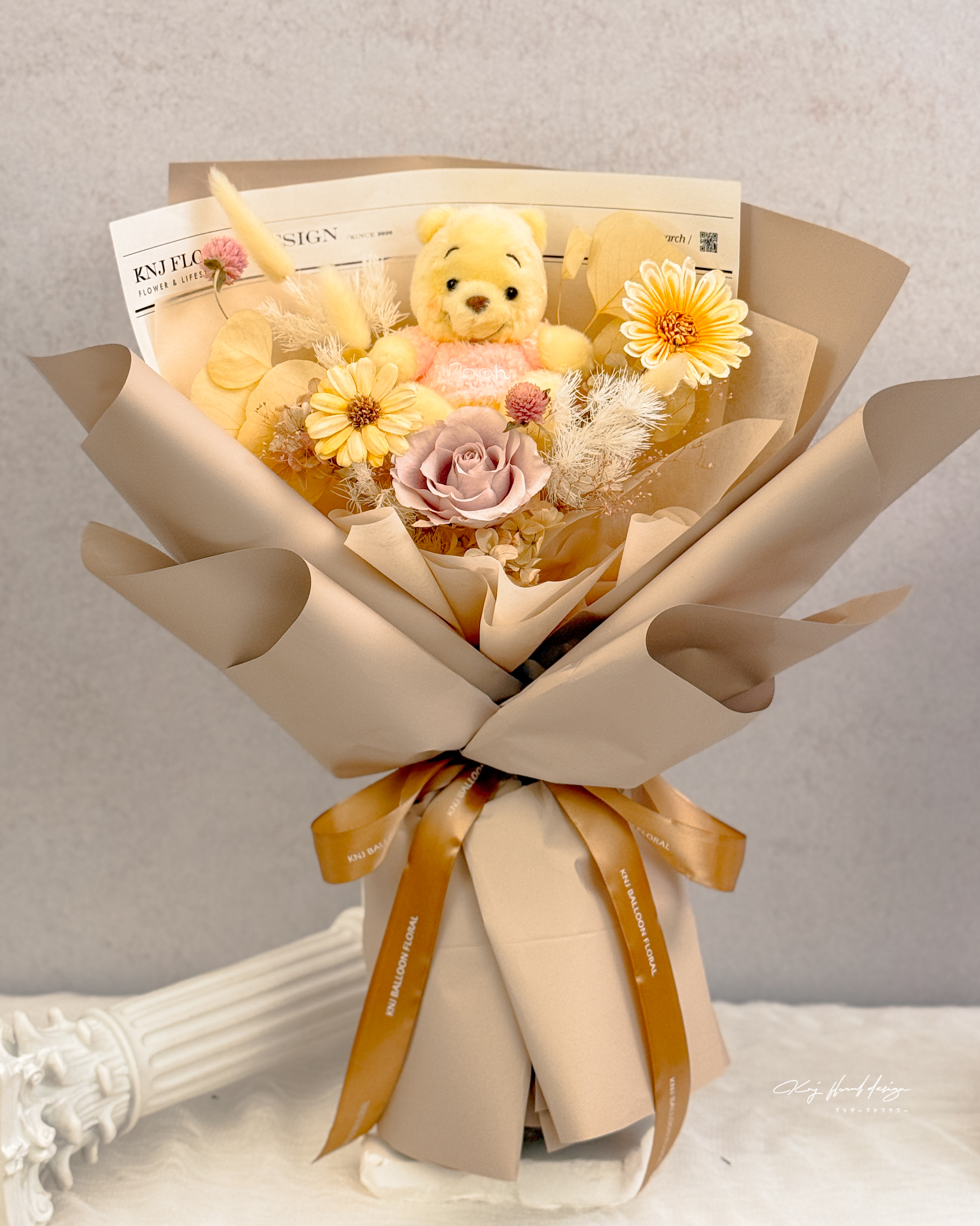 小熊維尼・奶油永生玫瑰花束（附正版收藏玩偶）