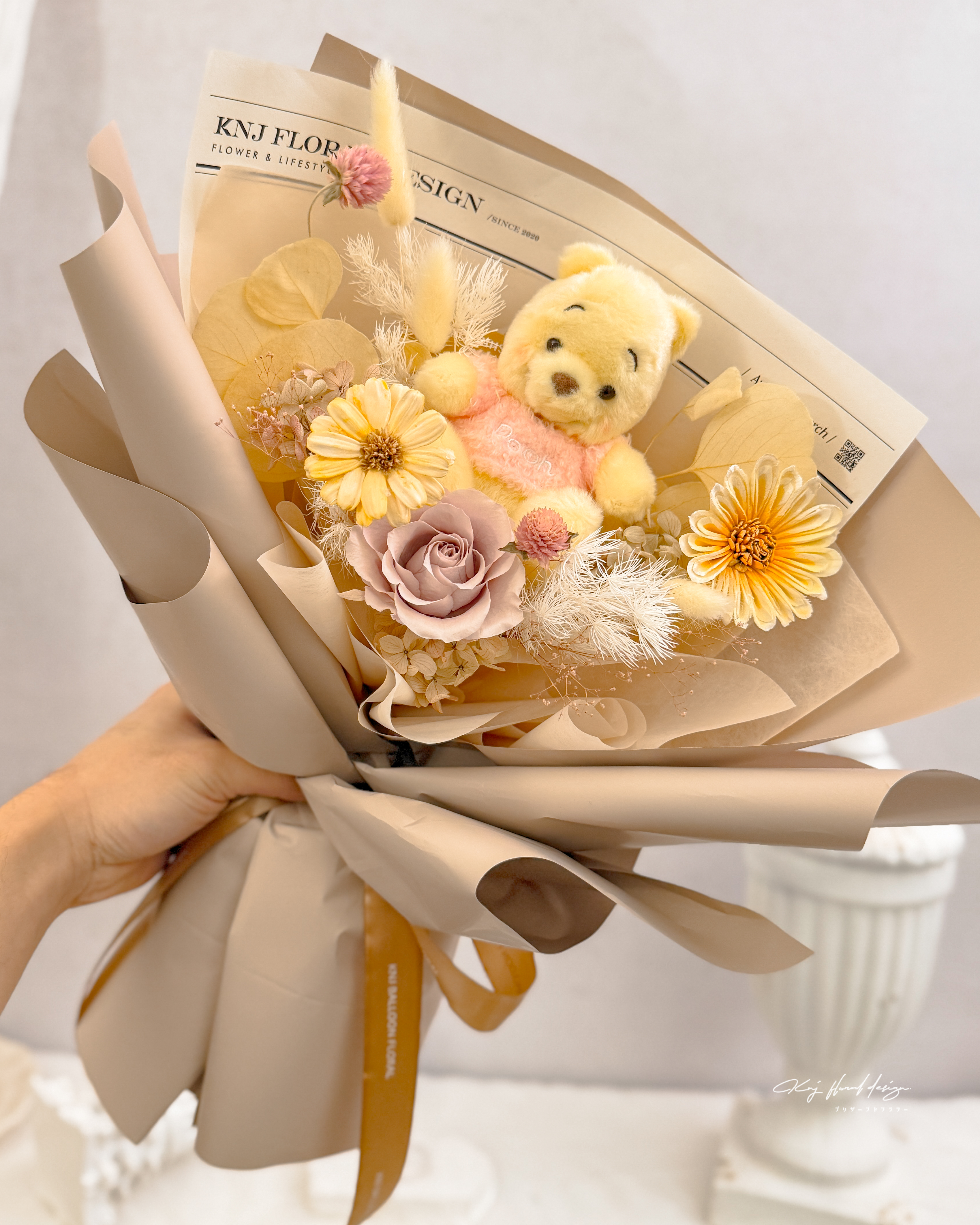 小熊維尼・奶油永生玫瑰花束（附正版收藏玩偶）