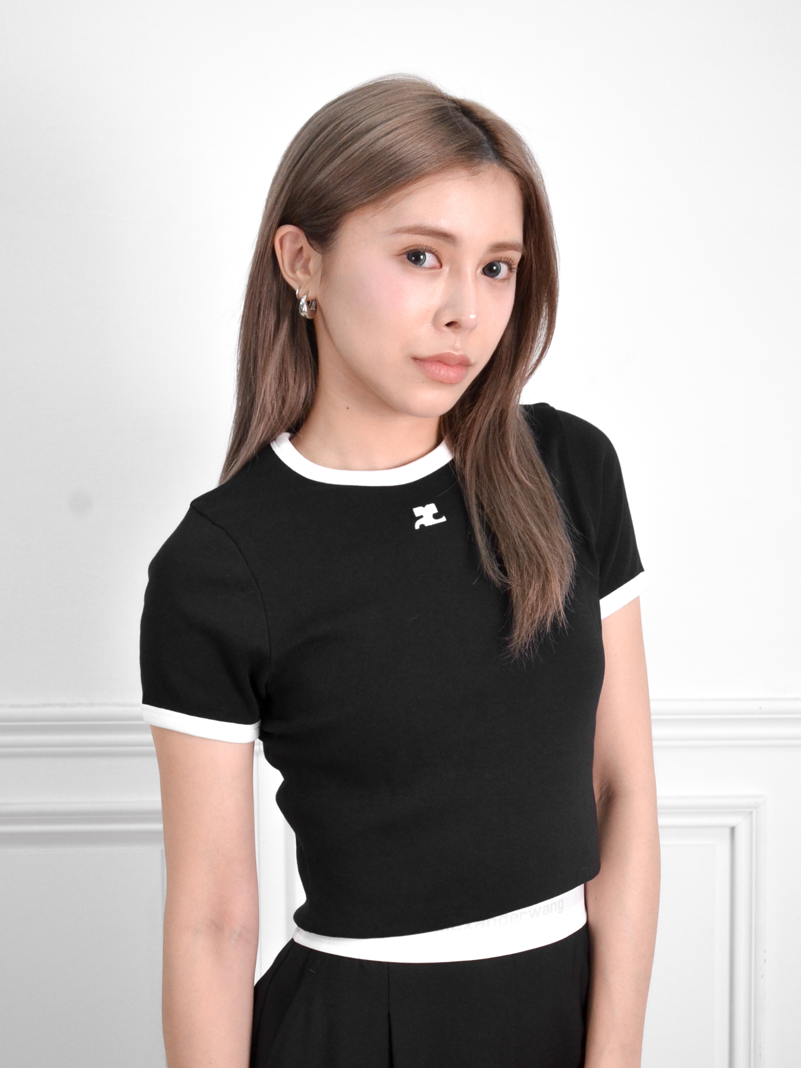 Courreges Signature Contrast Short Sleeve T-Shirt 中間小LOGO上衣【VESJTS017JS00709901】