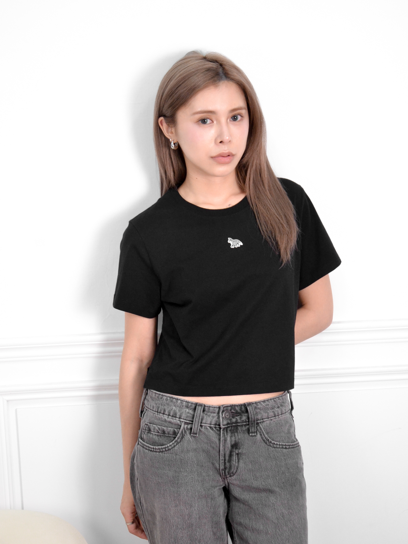 Maison Kitsune 小狐狸補丁短袖 (更短版) 黑/粉【MW00105KJ0008-P199】