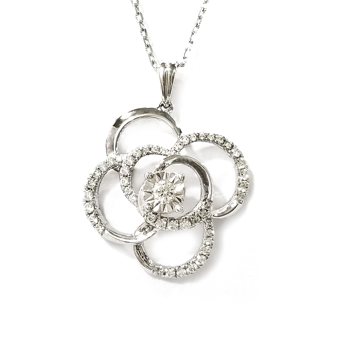 18K白金天然鑽石花形吊墜