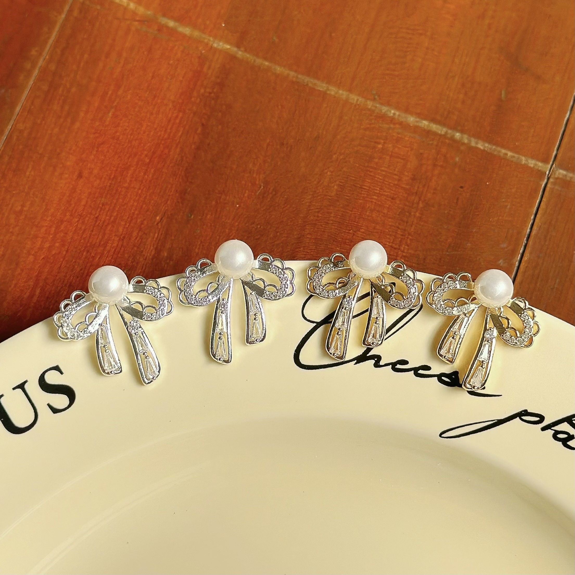 Q115蕾絲珍珠蝴蝶結耳針