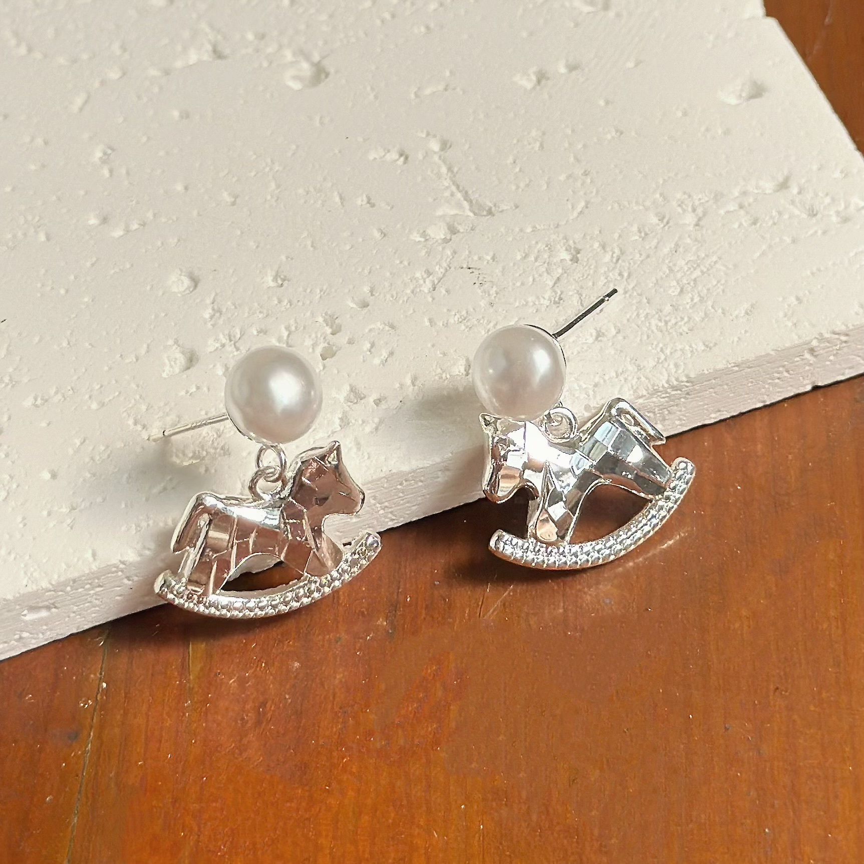 Q109珍珠切割小木馬垂吊