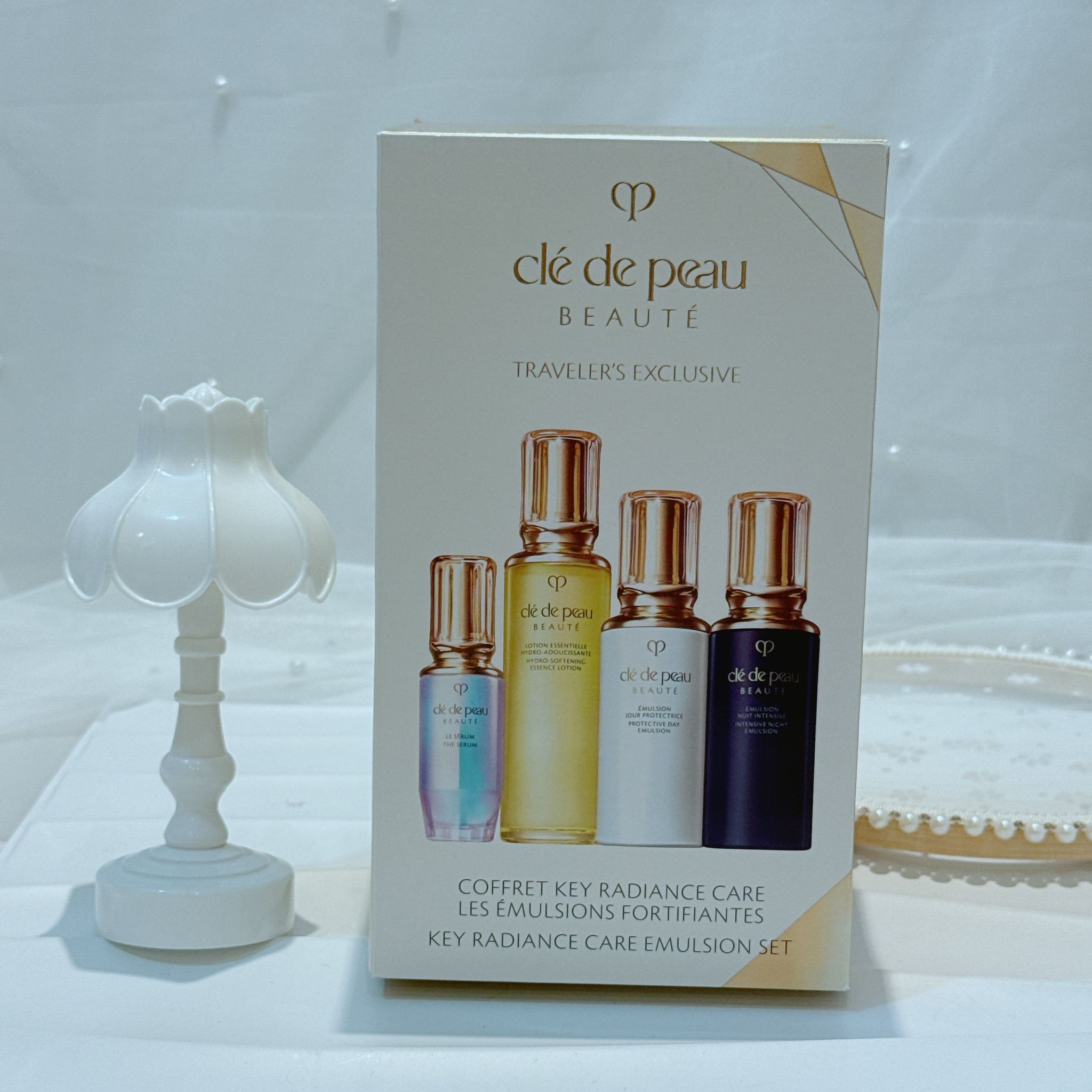 CLÉ DE PEAU Coffret Key Radiance Care Emulsion Set