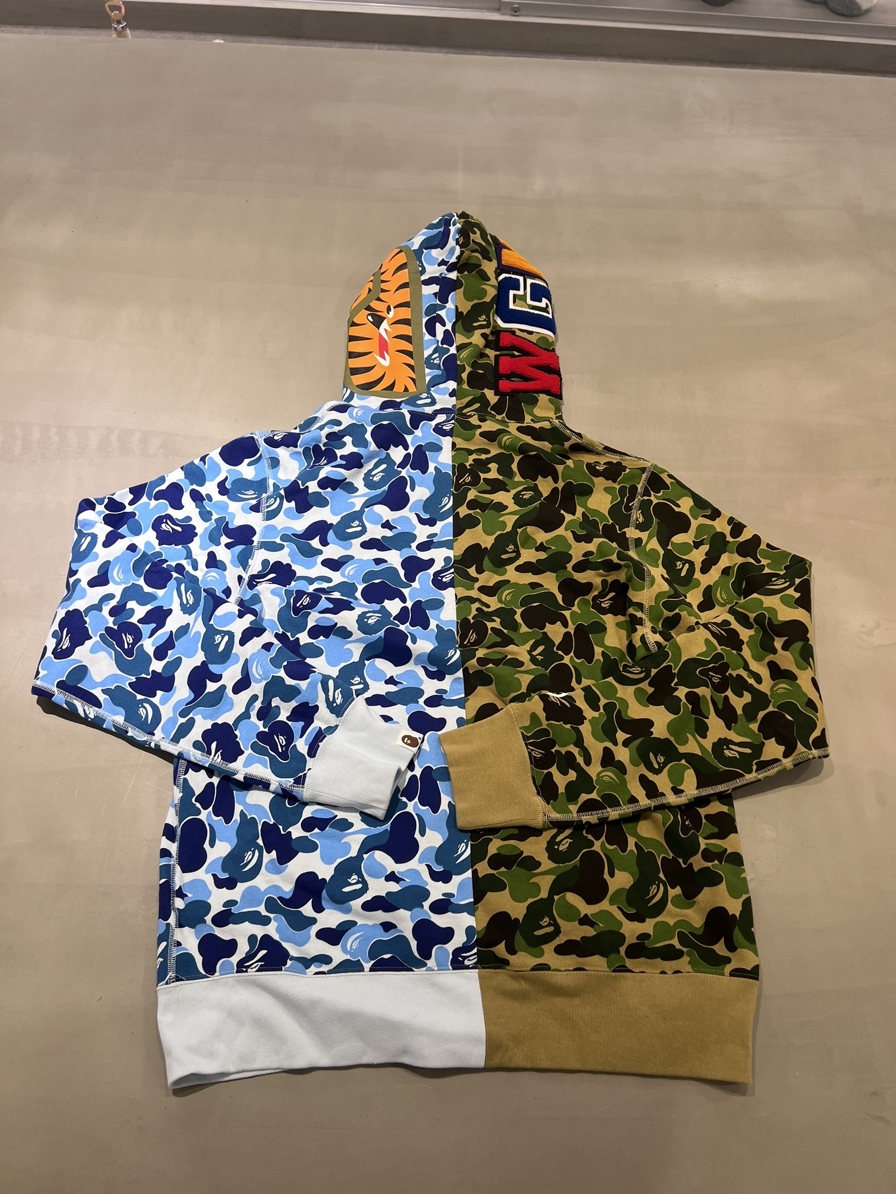 BAPE雙色拼接外套
