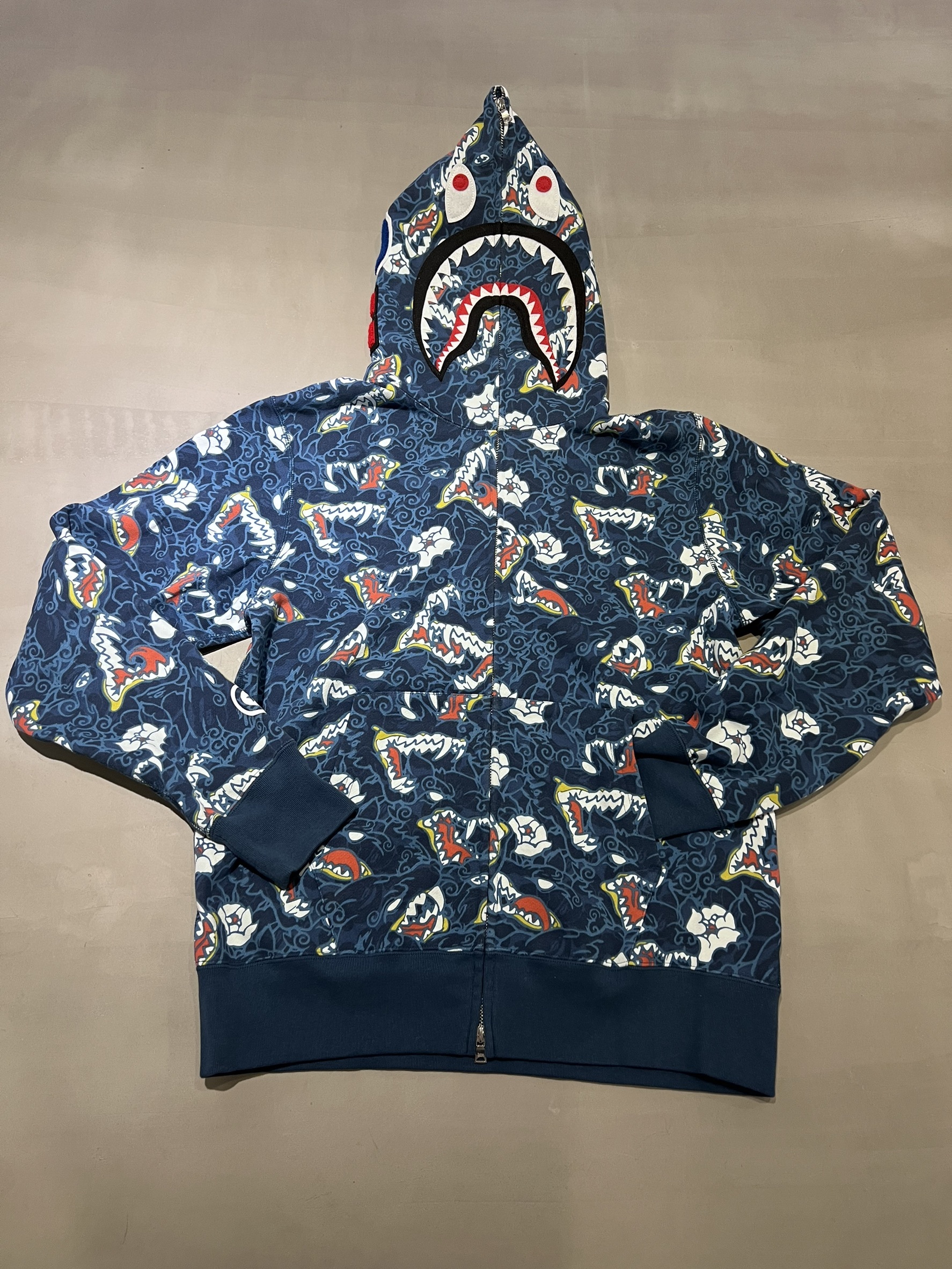 BAPE塗鴉外套