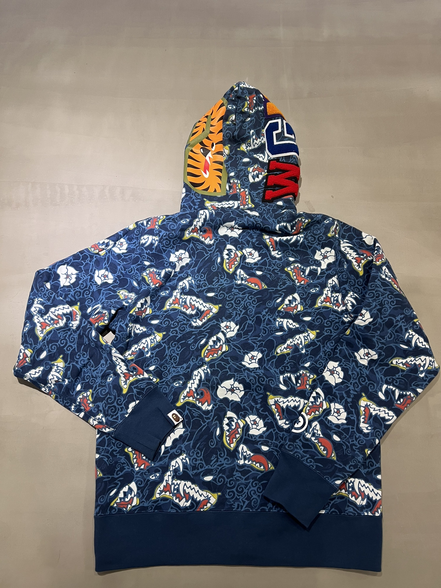 BAPE塗鴉外套