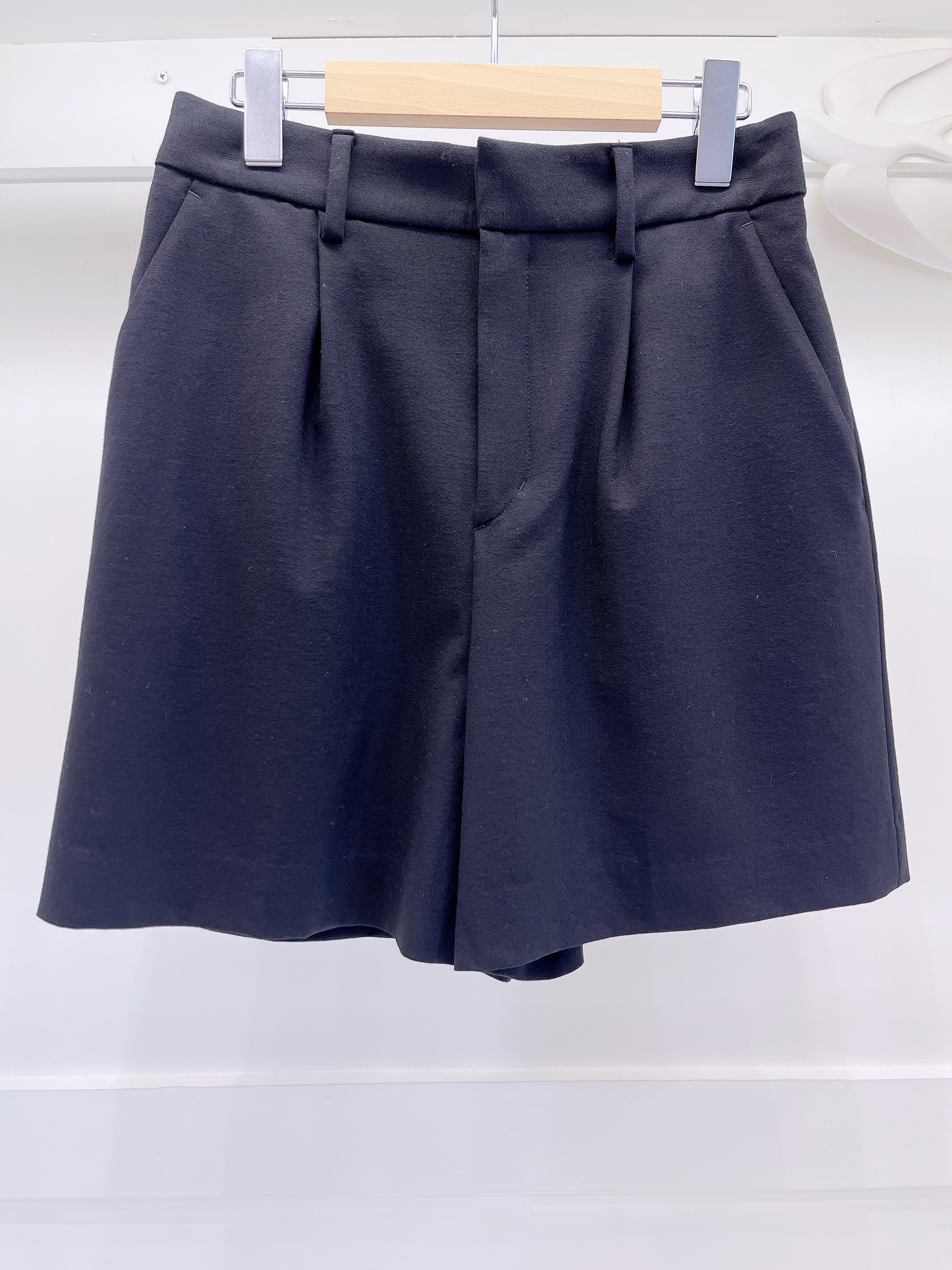 黑色西裝版短褲