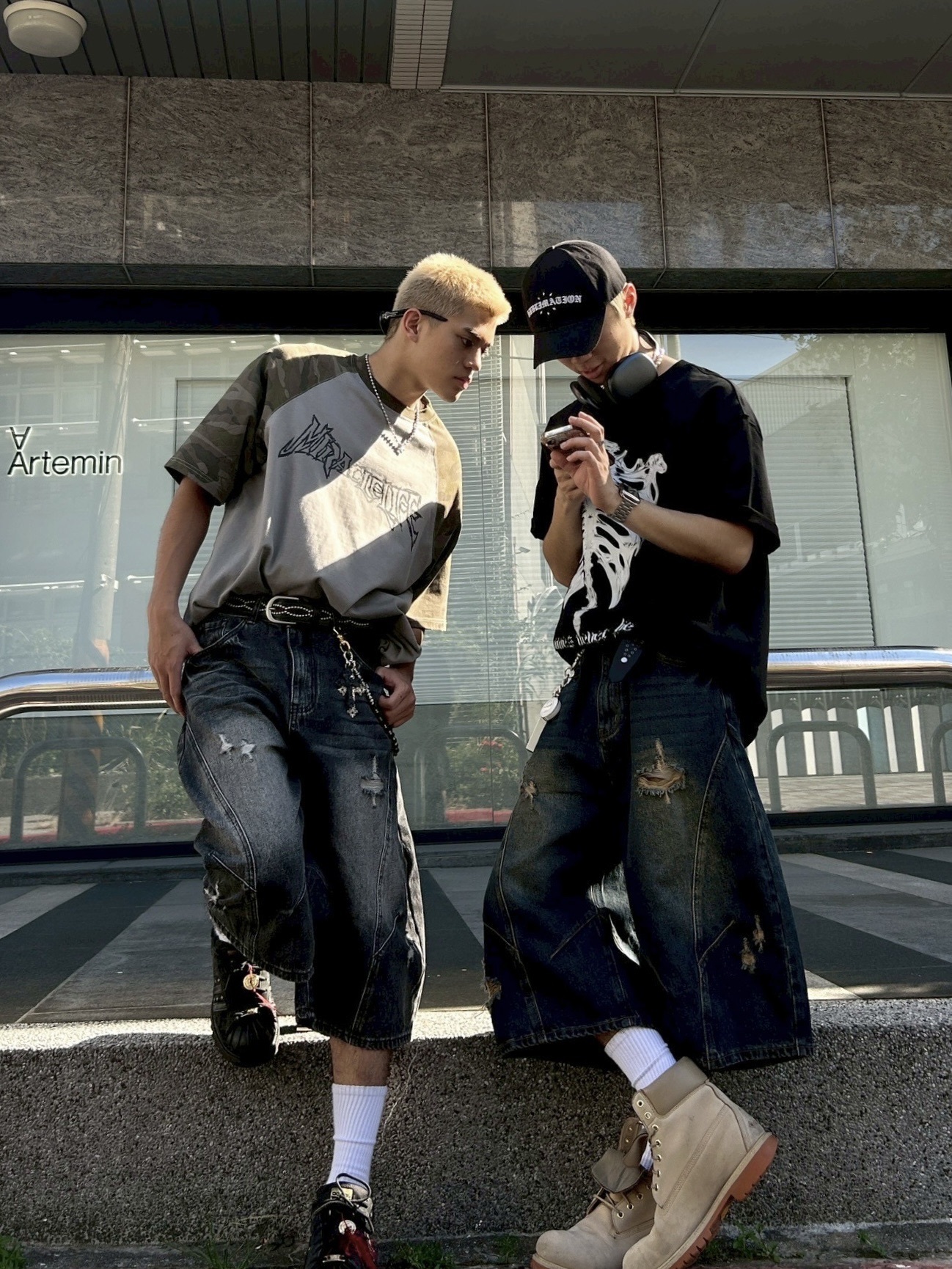 《S.V》剪裁作舊刷破七分褲