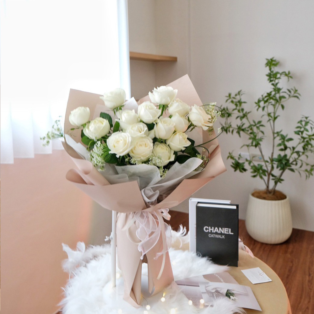 鮮花花束 / 15朵玫瑰花束+草花