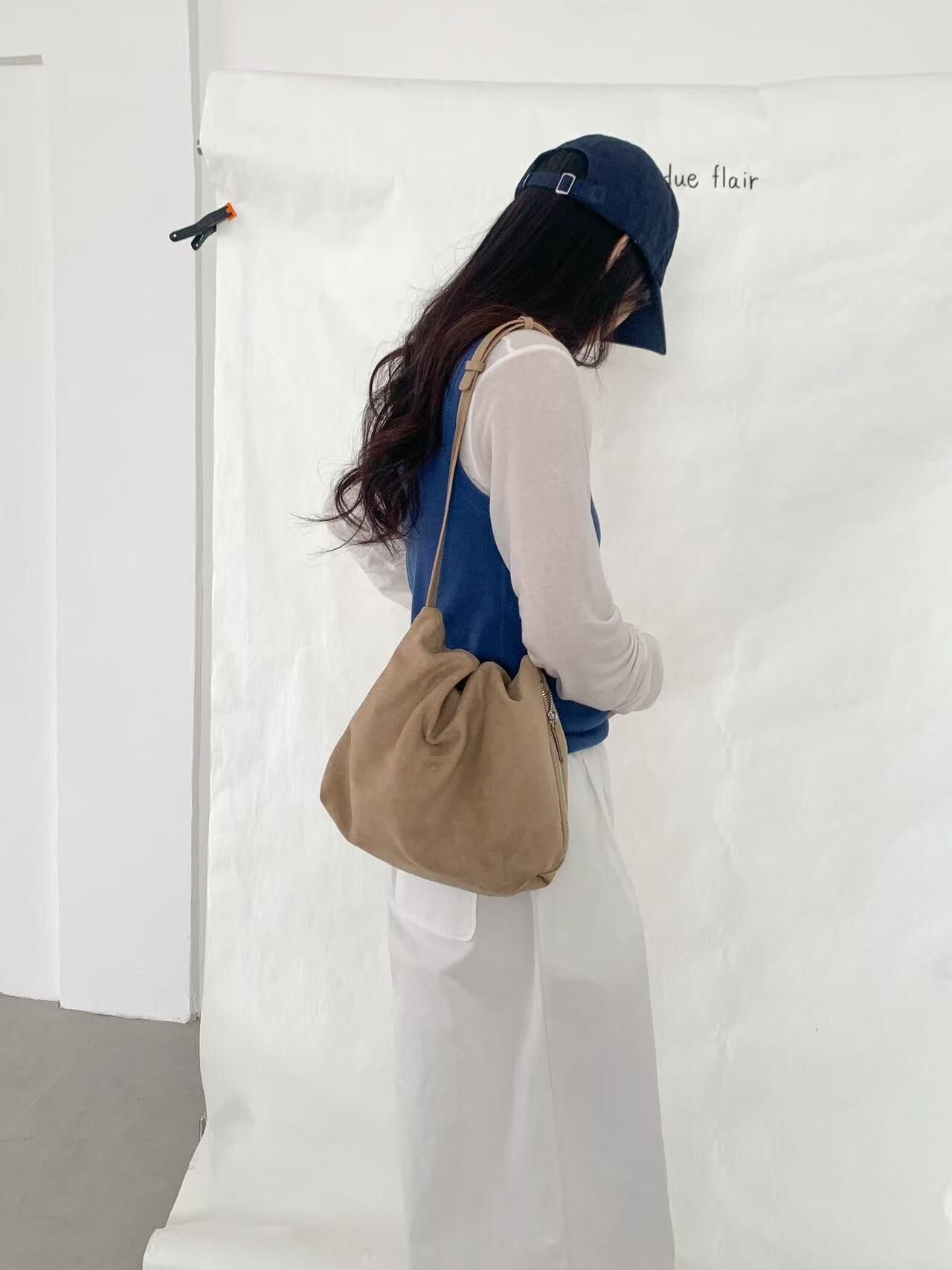 (杏色)極簡皺褶柔軟包(絨面版)