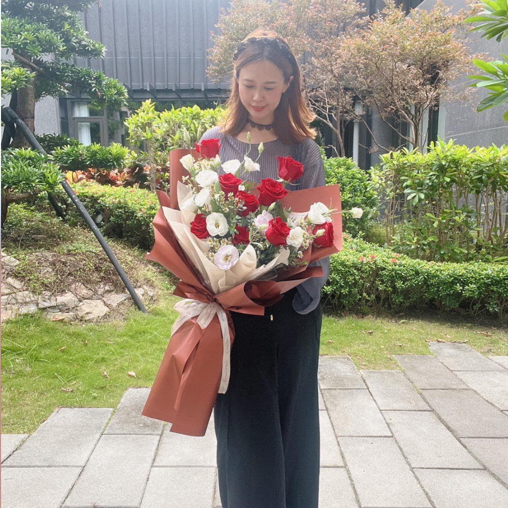 鮮花花束 / 9朵玫瑰花束+配花＆葉子（紅色系）