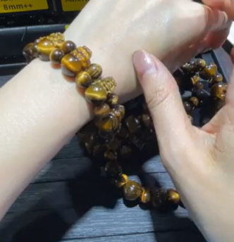 250823 - C36 黃金虎眼石貔貅雕刻手串