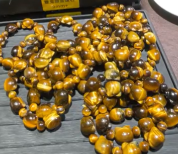 250823 - C37 黃金虎眼石貓頭雕刻手串