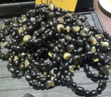 250823 - C38 金曜石日月星雕刻手串