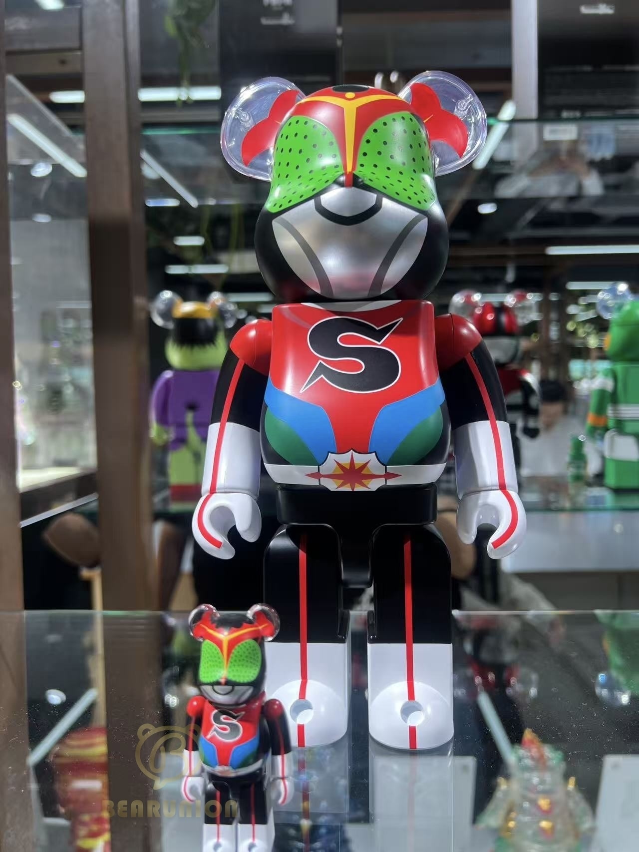 BE@RBRICK 仮面ライダーストロンガー 400％サイズのみ カブトムシ型ライダーが並び立つ！「仮面ライダー ストロンガー」と