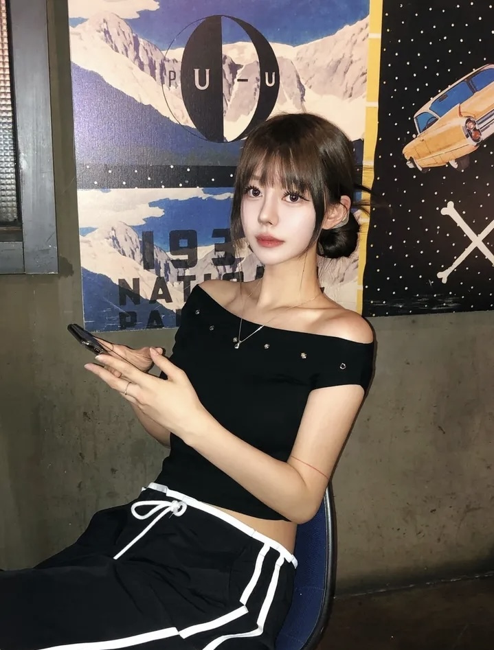 Dive Half Off Shoulder Top