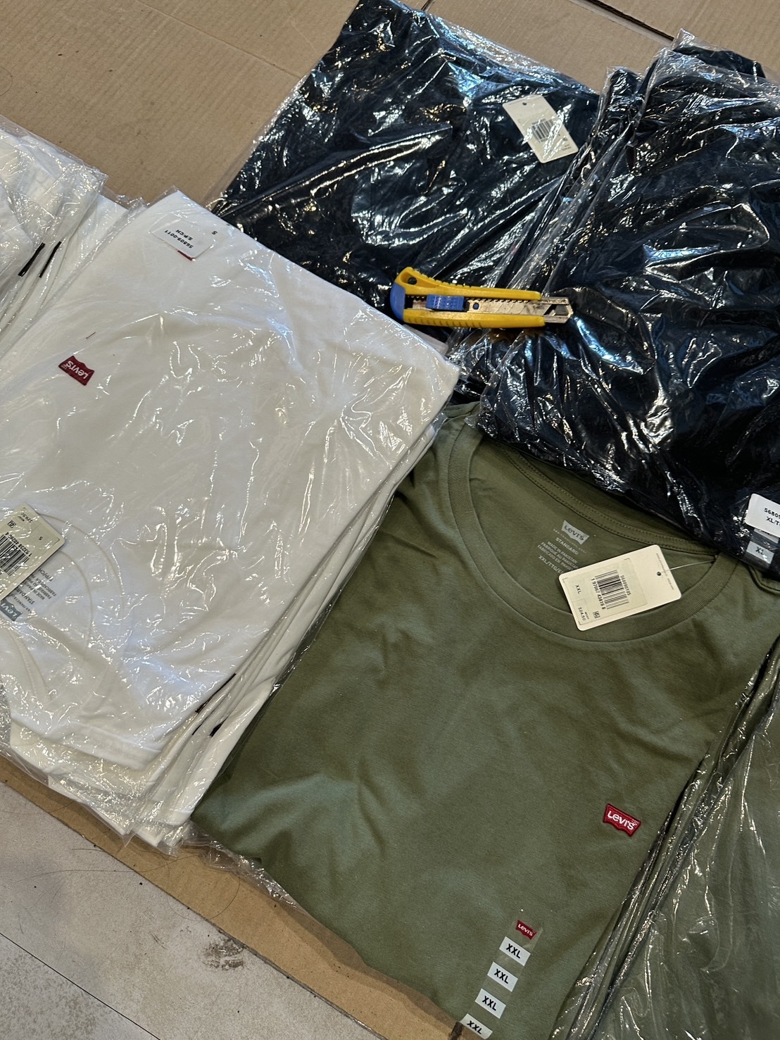 Levis 電繡小Logo 素T 短袖上衣 短T