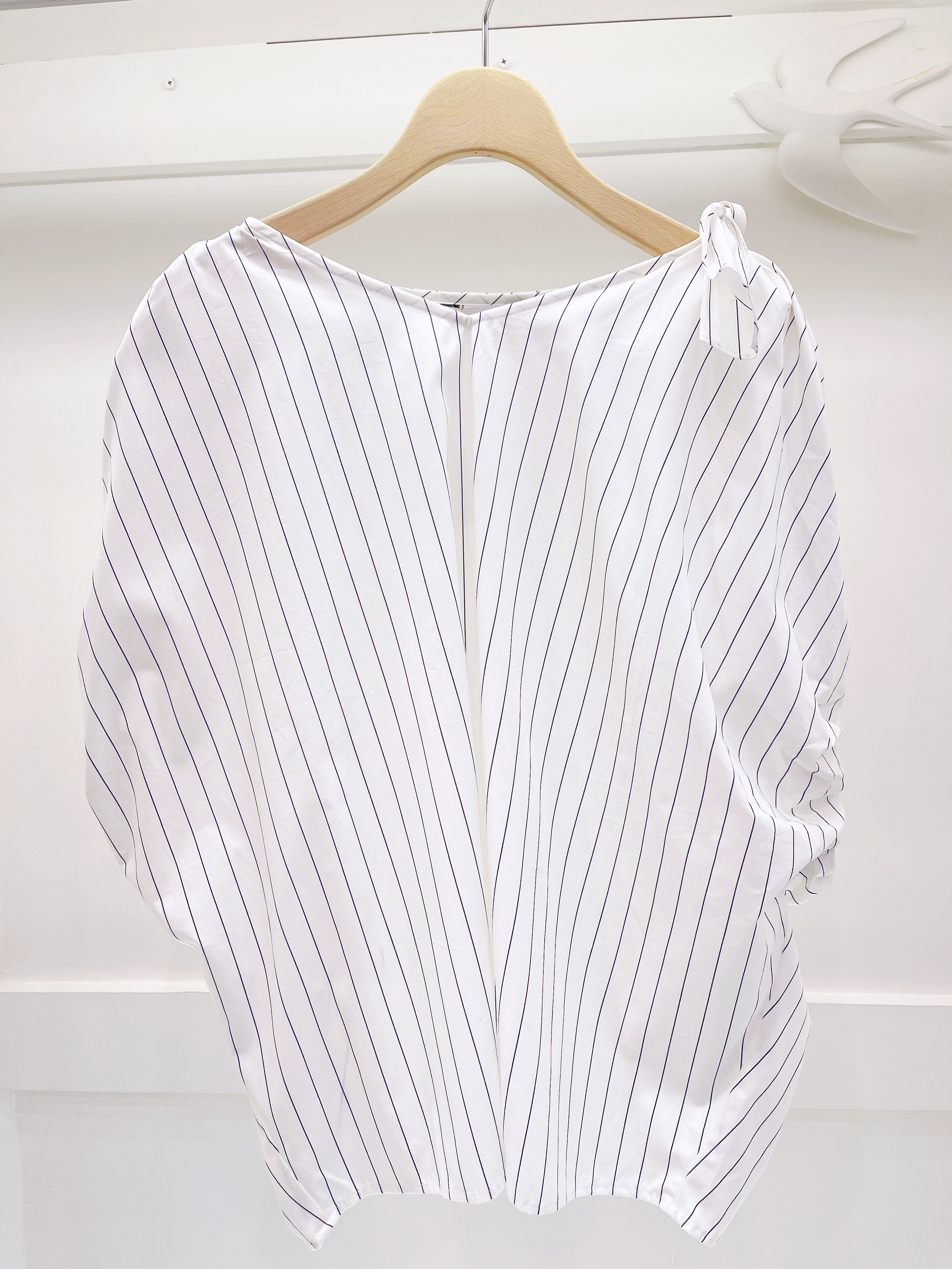 V領直條蝴蝶結上衣