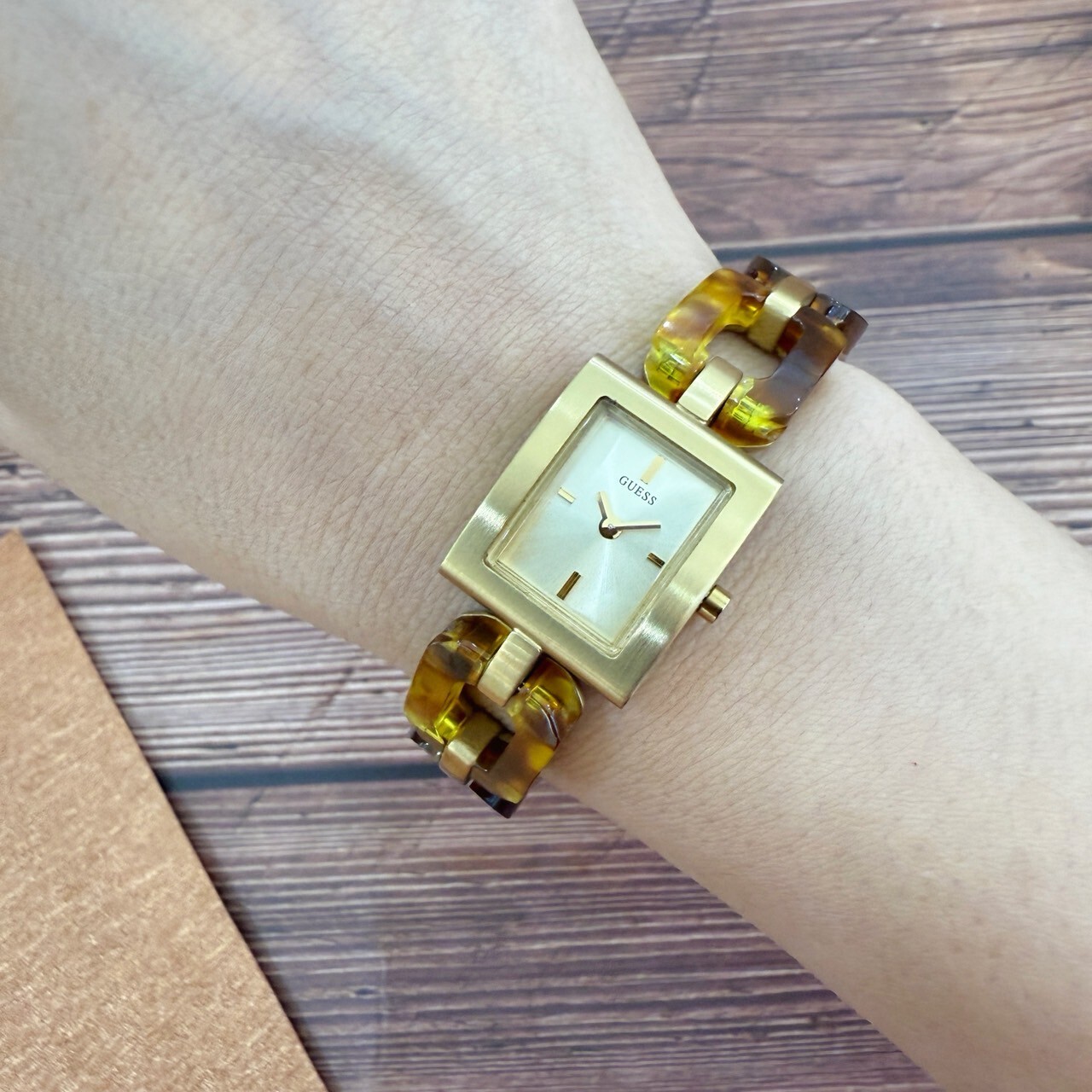 【GUESS 】復古琥珀手鍊式腕錶 GWW12628L1 19mm  現代鐘錶