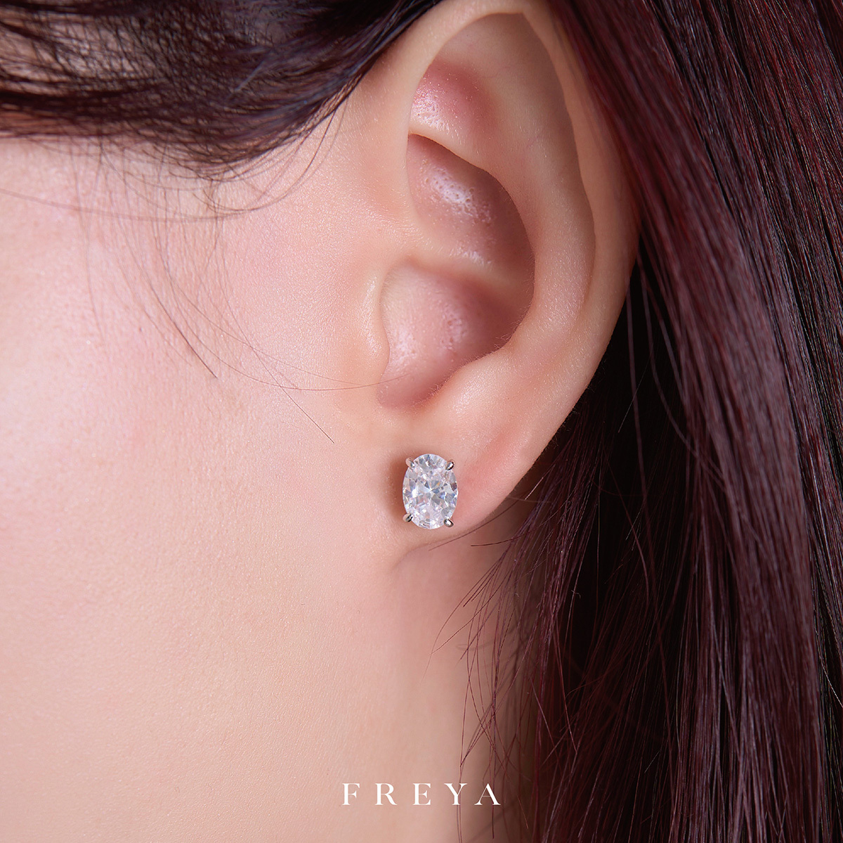 FREYA 鴿子蛋鋯石耳釘