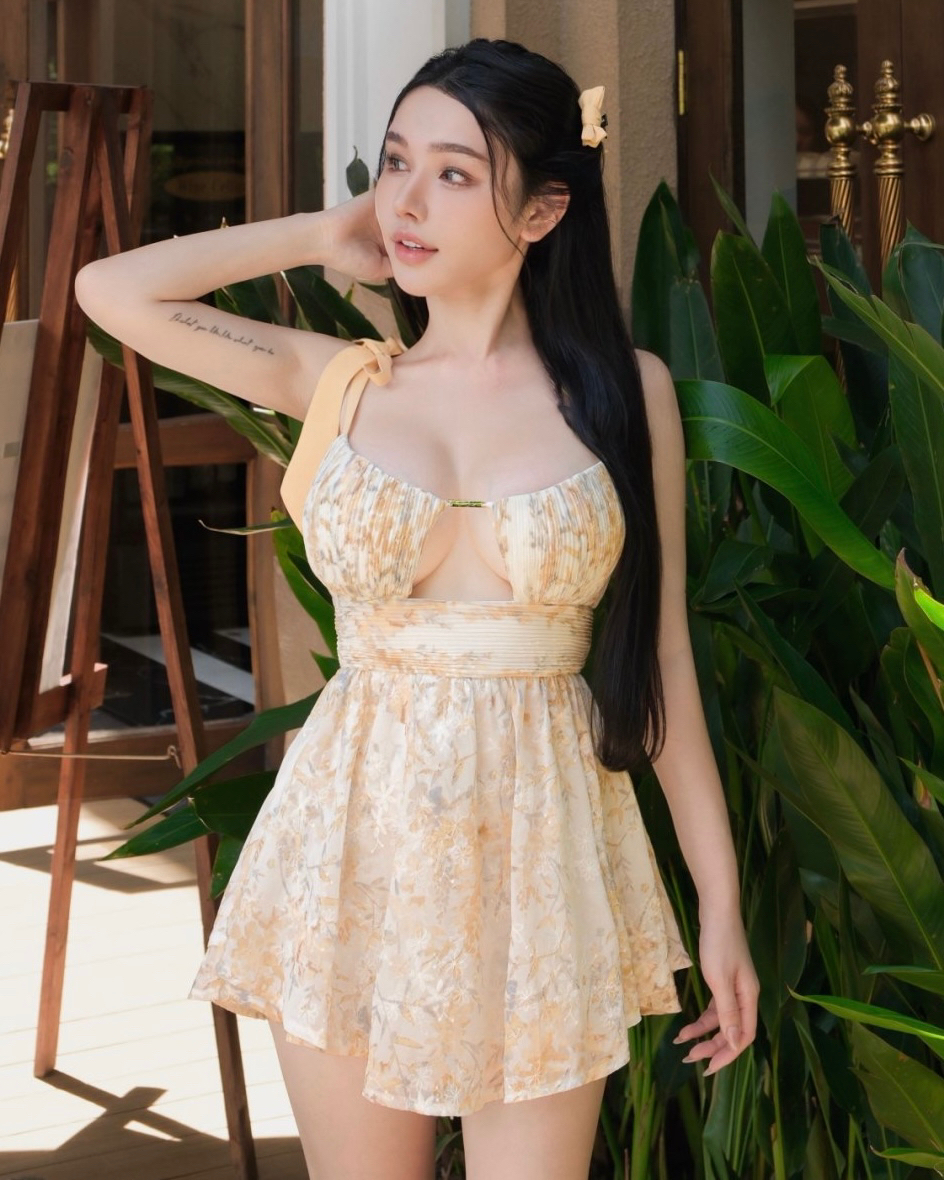 訂製-花瓣貝殼鏤空連身短褲