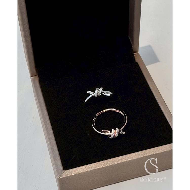 R40 現貨「繞結莫桑鑽戒指(925銀)」