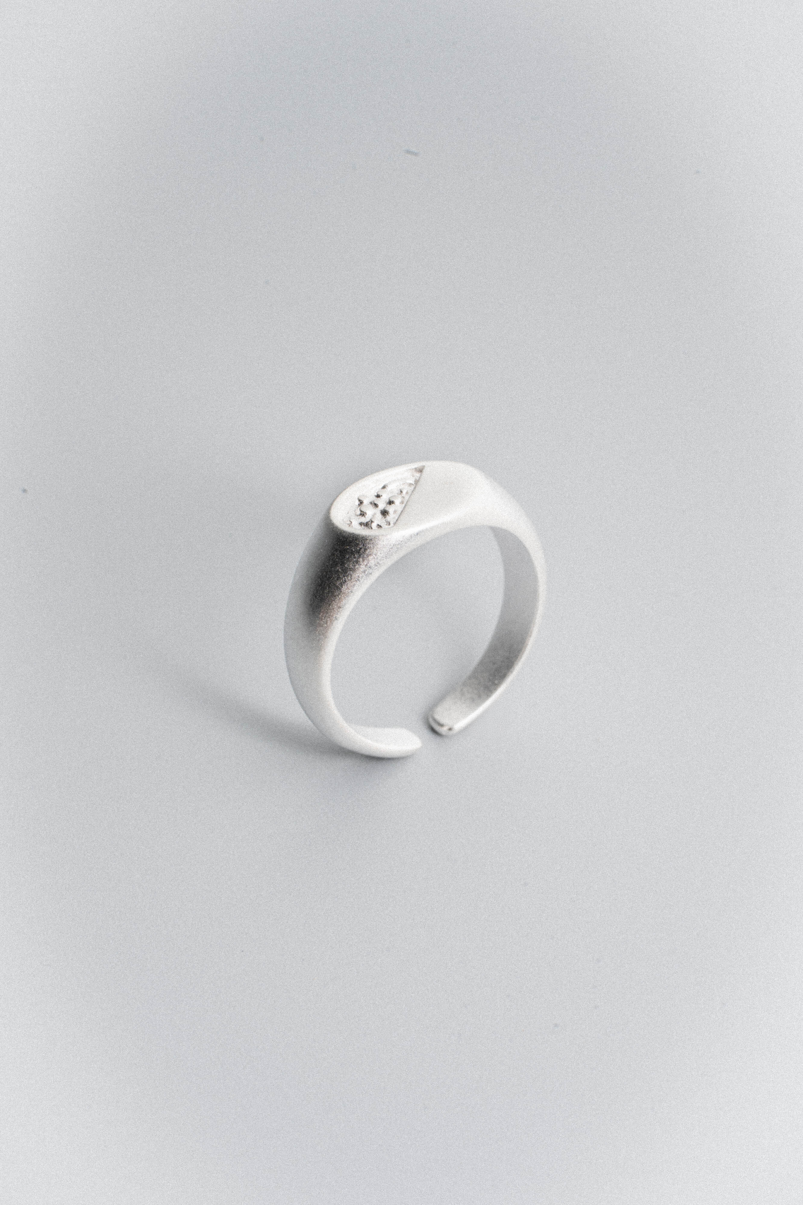 【BLUZ】橢切細砂戒指