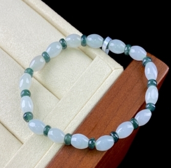 C012 翡翠（A货）淡晴底路路通手串