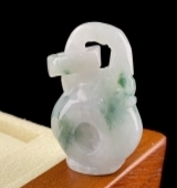 C051 翡翠（A货）白底青飘花净瓶吊坠