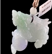 C061 翡翠（A货）春彩飞天貔貅戏珠挂件一枚