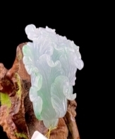 C063 翡翠（A货）春彩白菜（百彩）吊坠一枚