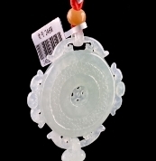 C065 翡翠（A货）晴绿仿古牌挂件一枚