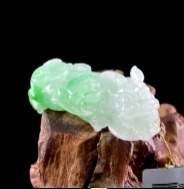 C075 翡翠（A货）冰阳绿貔貅吊坠一枚