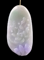 C077 翡翠（A货）春彩莲花牌挂件一枚