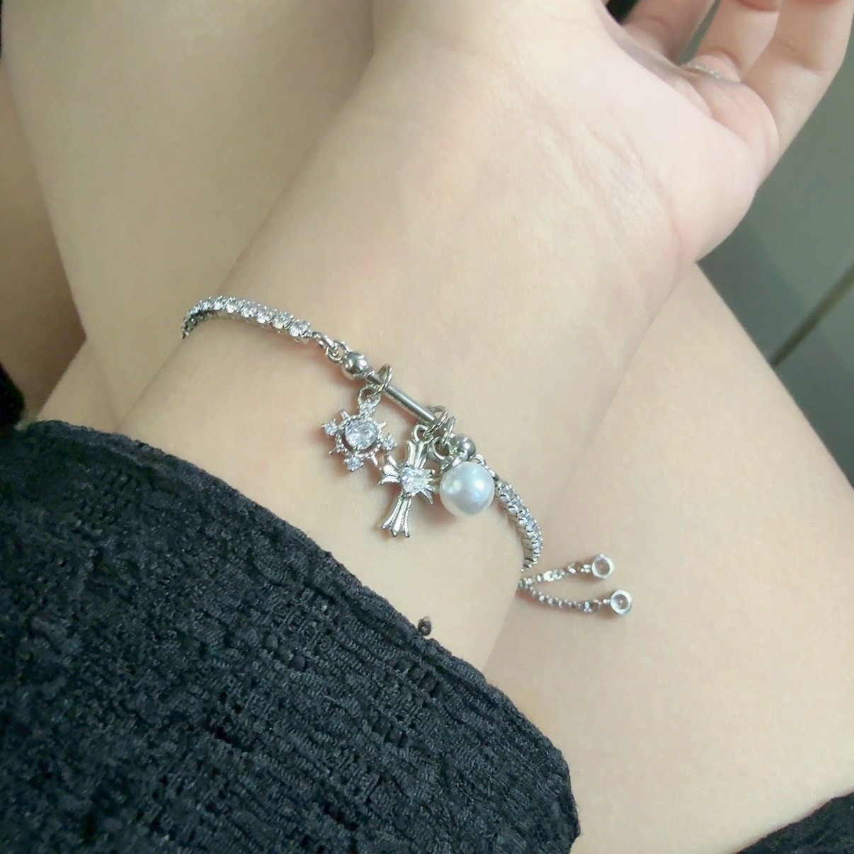 Gy低奢十字珍珠墜chrome Heart”金銀排鑽一體式手鍊