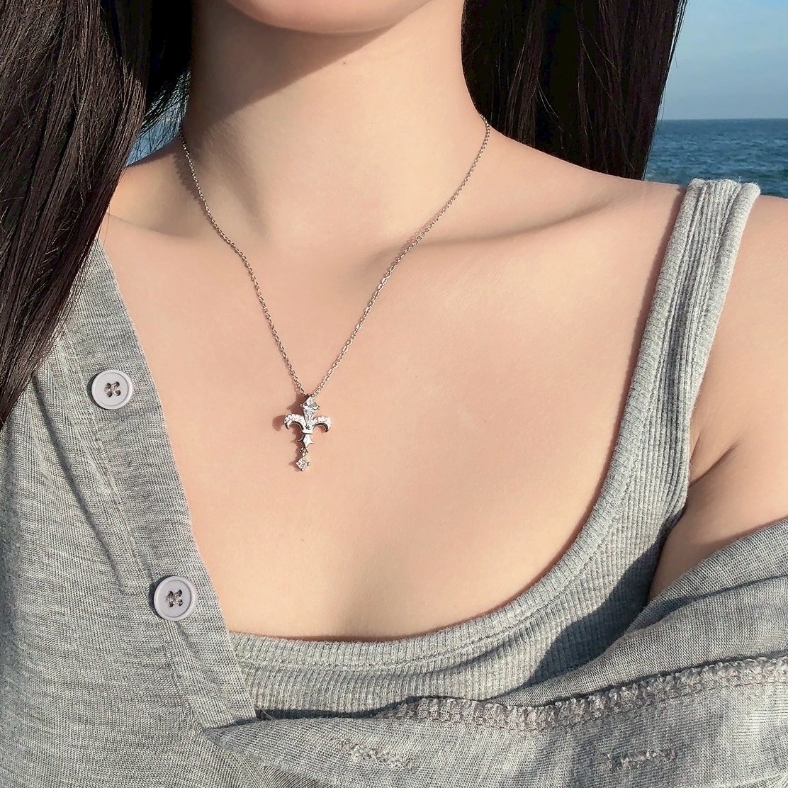 Gy”白金鑽鳶尾花鑽細項鍊